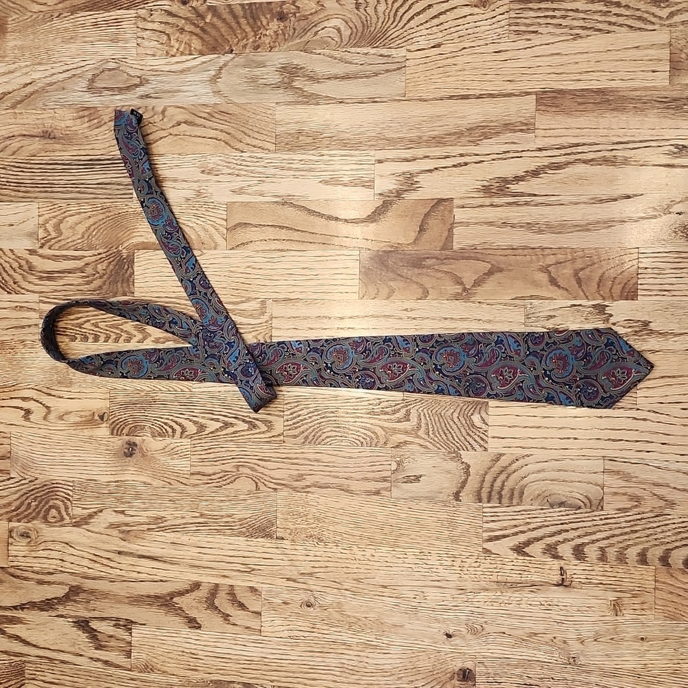 Guy Laroche Paris 100% Silk Tie Classic Office Night Out Fancy Dress Up Vacation
